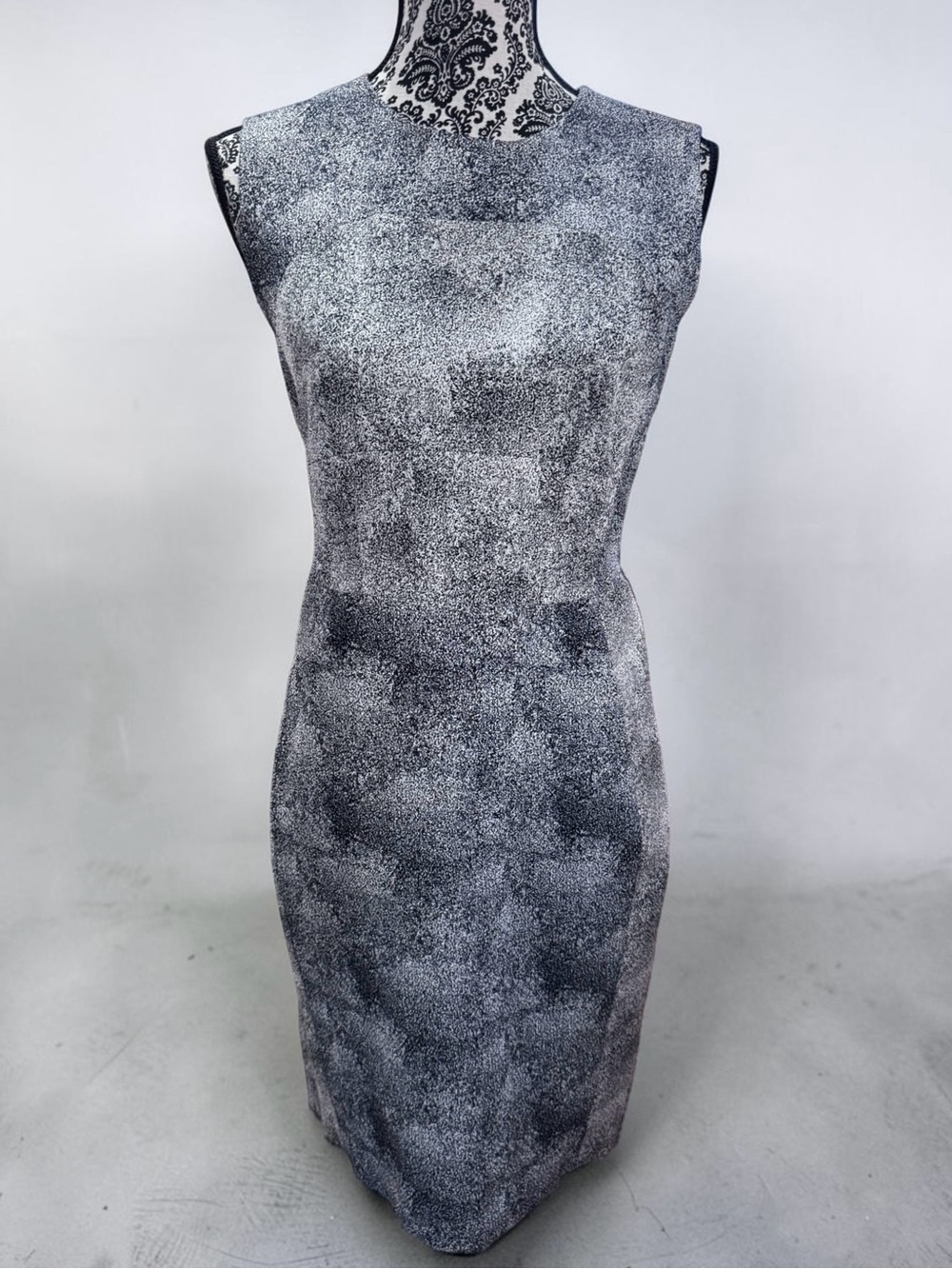 Diane von Furstenberg Eden Jacquard Sheath Dress in Admiral. Size 8. Like New.